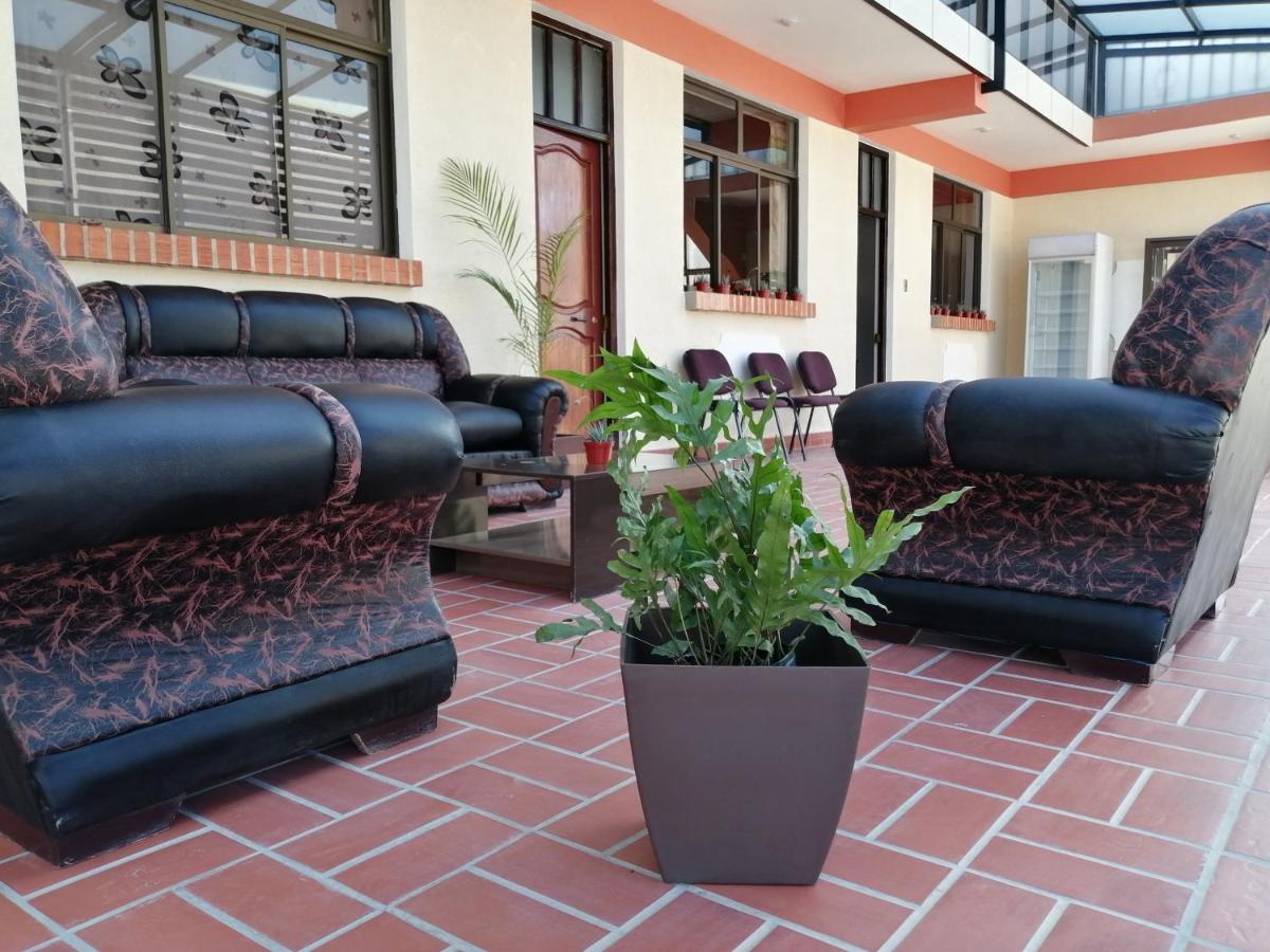 אויוני Hotel Cesare מראה חיצוני תמונה
