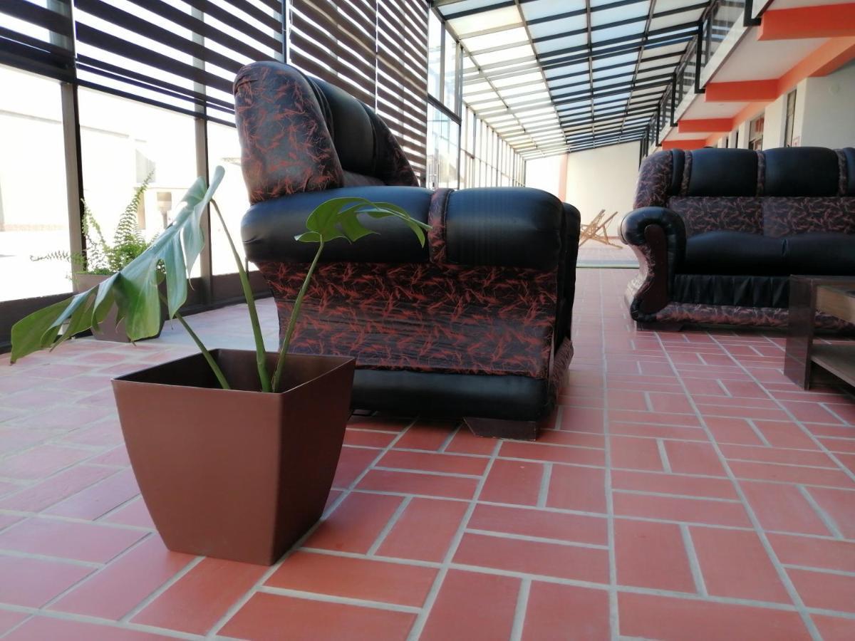 אויוני Hotel Cesare מראה חיצוני תמונה