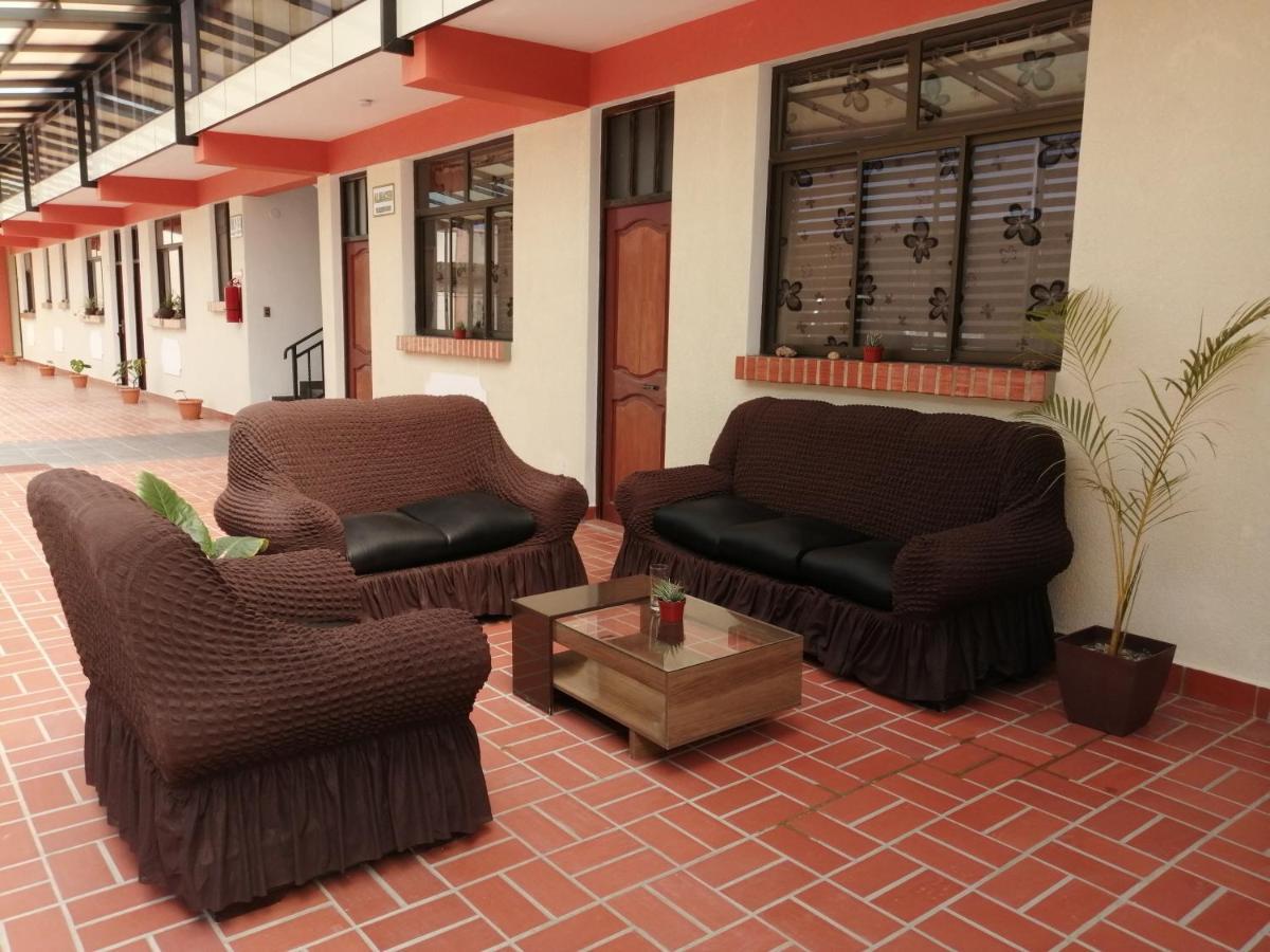 אויוני Hotel Cesare מראה חיצוני תמונה