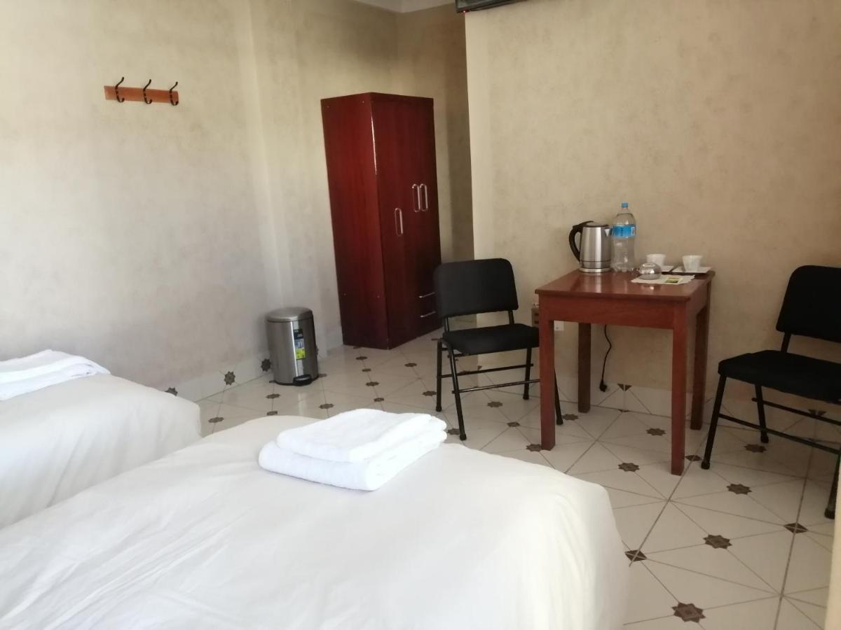 אויוני Hotel Cesare מראה חיצוני תמונה